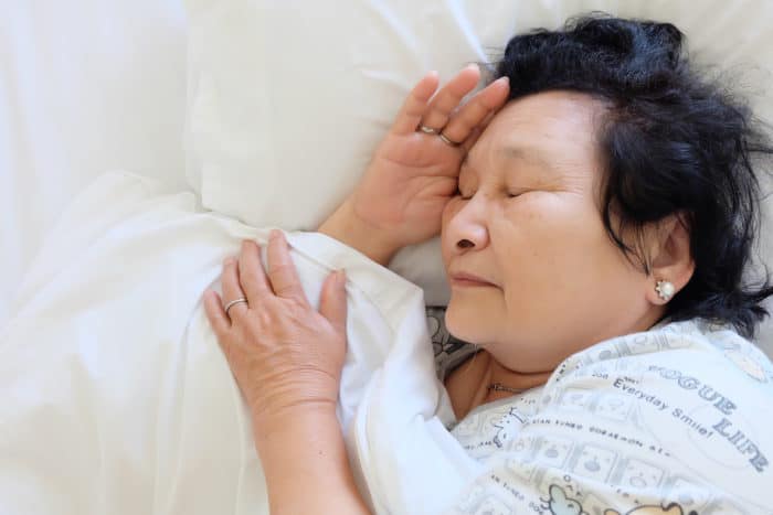 superare le difficoltà di sonno profondo negli anziani