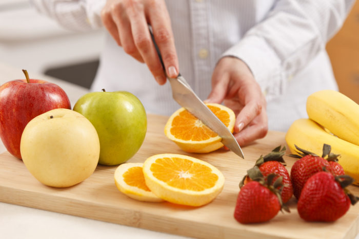 tagliare la frutta