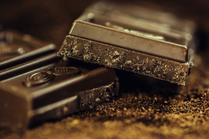 cioccolato fondente abbassa la pressione alta