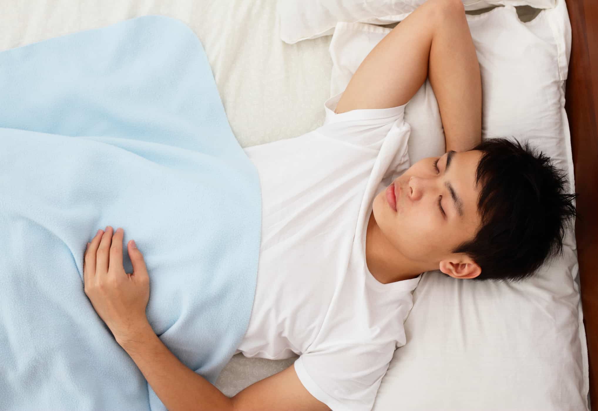 la posizione di sonno influisce sulla digestione