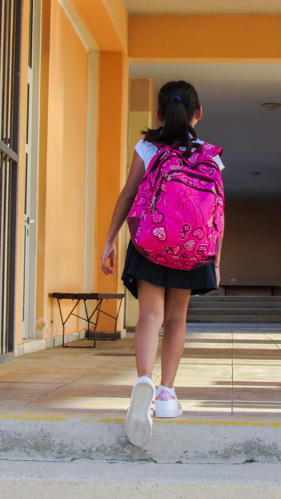 i sacchetti di scuola interferiscono con la spina dorsale del bambino