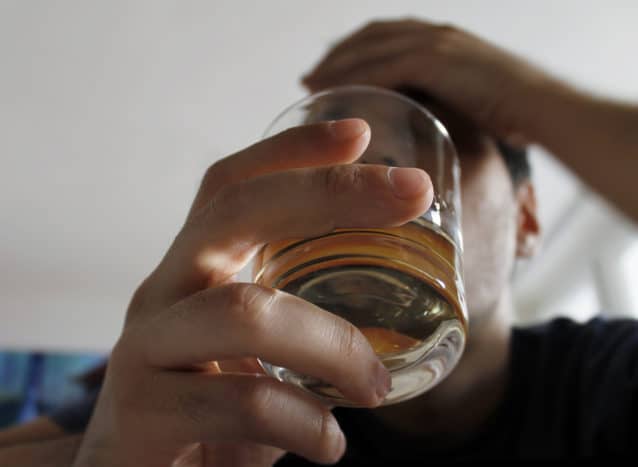 superare la dipendenza nutrizionale dall'alcolismo