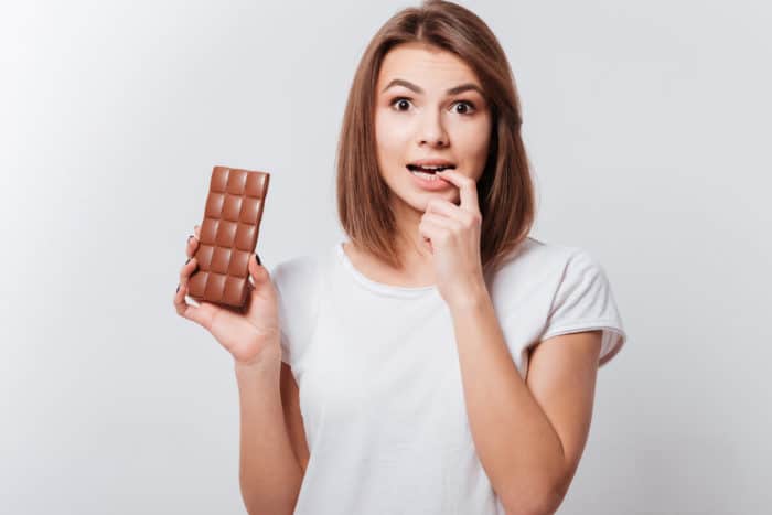 effetti collaterali di mangiare cioccolato per lo stomaco
