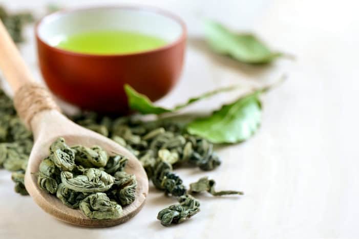 i benefici del tè verde per i reumatismi