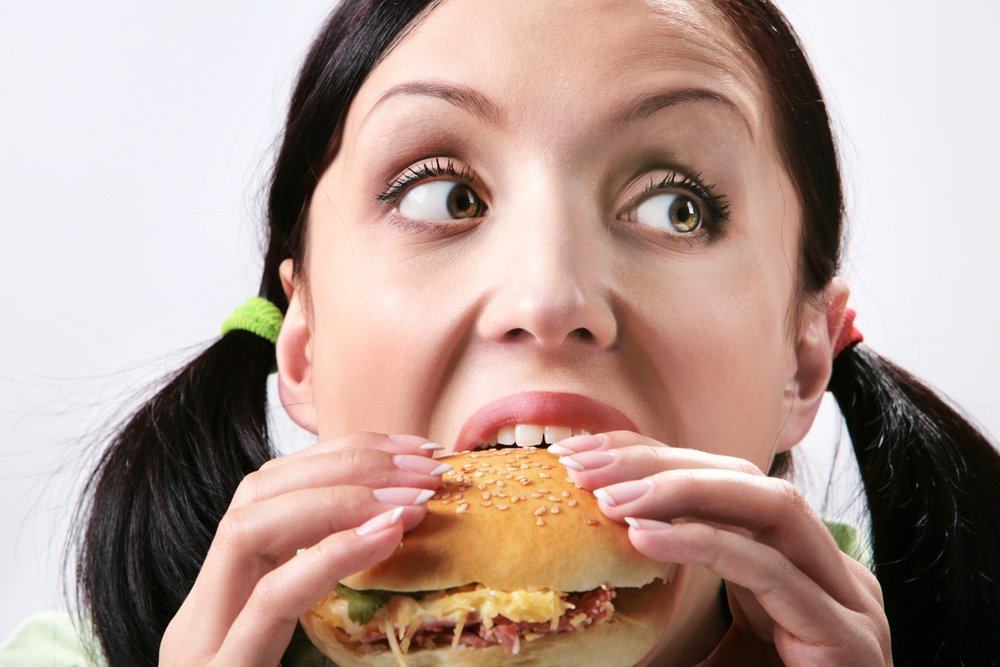 mangiare quando le emozioni mangiano troppo velocemente fanno il grasso