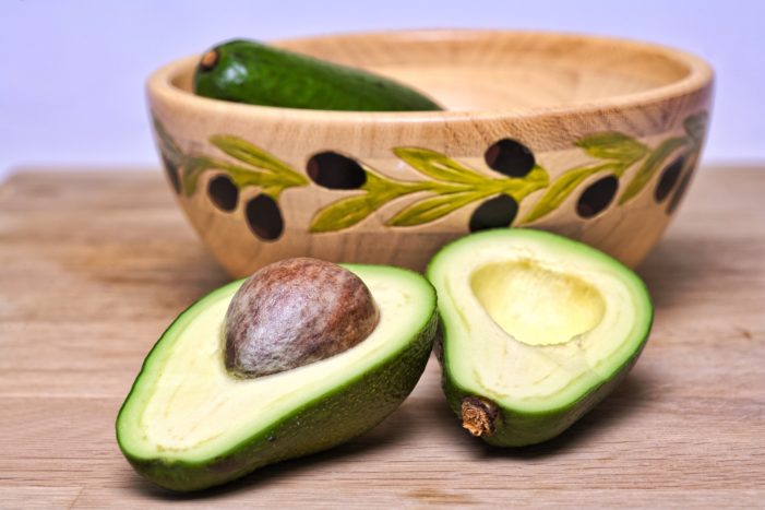 i benefici dell'olio di avocado per la pelle