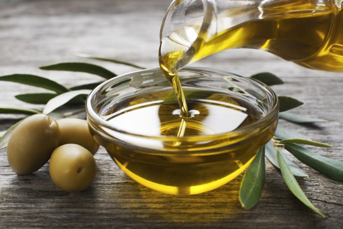 i benefici dell'olio d'oliva per i capelli