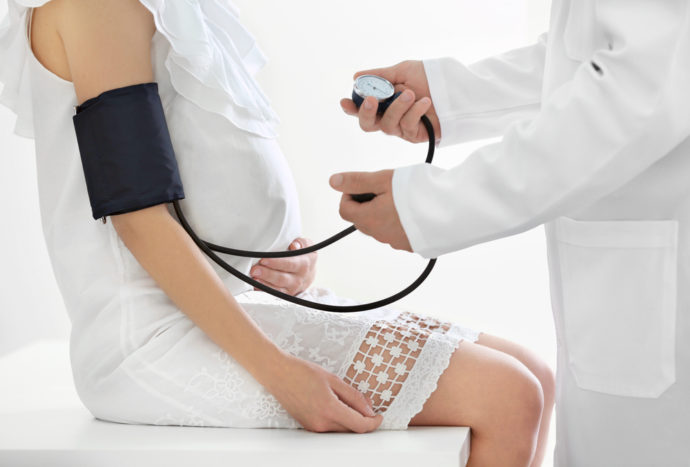controllare la pressione sanguigna delle donne in gravidanza