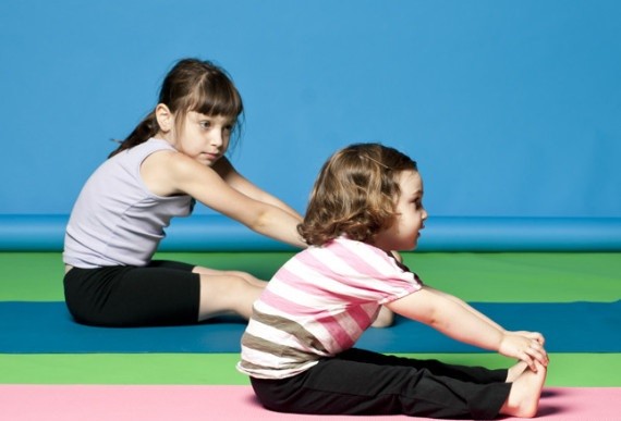 movimenti di stretching per bambini