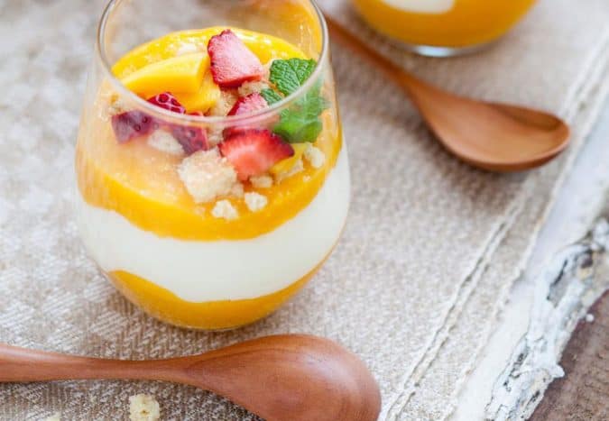 parfait di yogurt al mango dessert