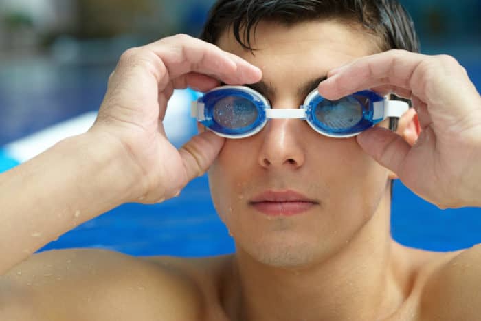 l'importanza dell'uso di occhialini da nuoto