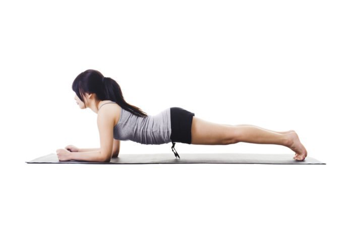 muscoli addominali dello yoga della plancia dopo il parto