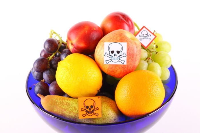 la frutta contiene alti pesticidi