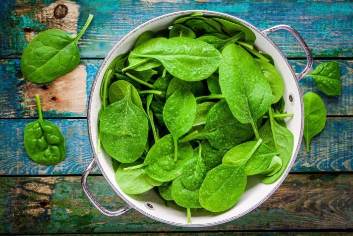 mangiare gli spinaci aumenta l'acido urico