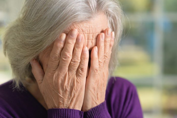 i sintomi della menopausa causano cambiamenti cerebrali