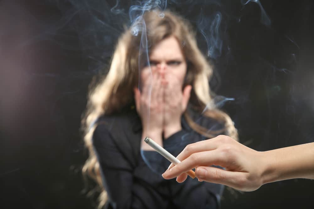 pericolo di fumo di sigaretta per i fumatori passivi