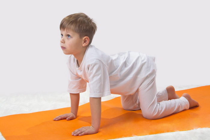 movimenti di stretching per bambini