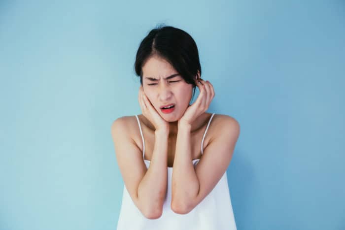 dolore alle orecchie durante la masticazione