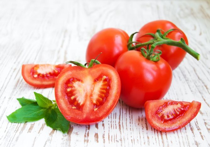 i pomodori sono i benefici delle verdure rosse